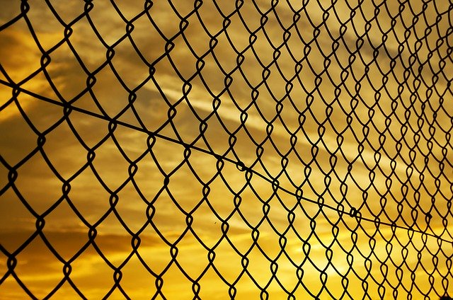 fence-72864_640